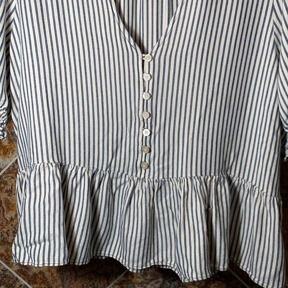 Madewell Women’s Courtyard Ruffle-Hem Top in Stripe Blue and Cream Size Medium - Picture 5 of 11